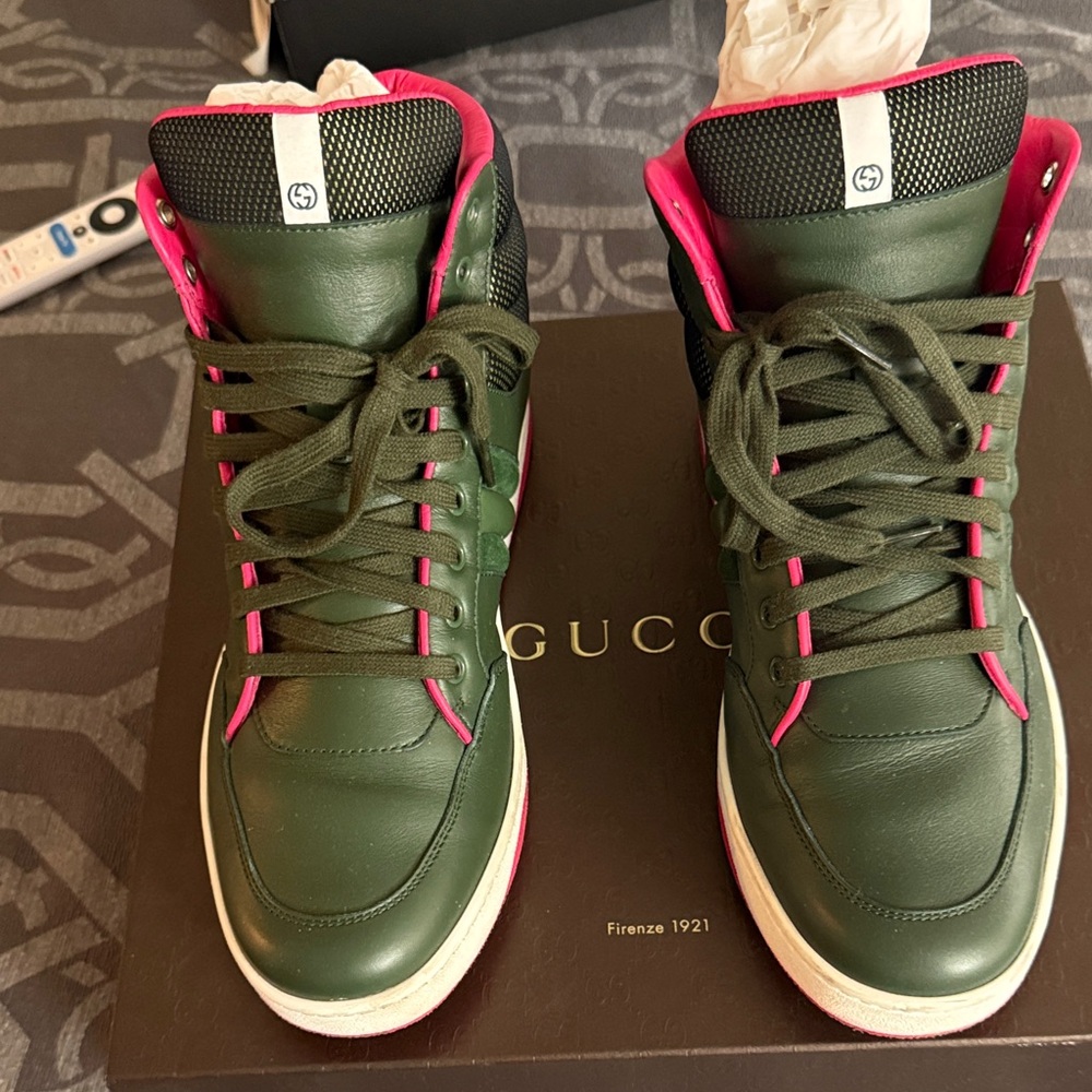 Gucci Dark Green High-Top Sneakers with Pink Trim. Gucci size 9 is a USA size 10